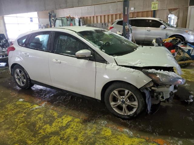 1FADP3K29EL335976 - 2014 FORD FOCUS SE WHITE photo 4