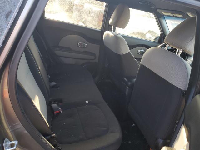 KNDJN2A29F7216012 - 2015 KIA SOUL GRAY photo 11