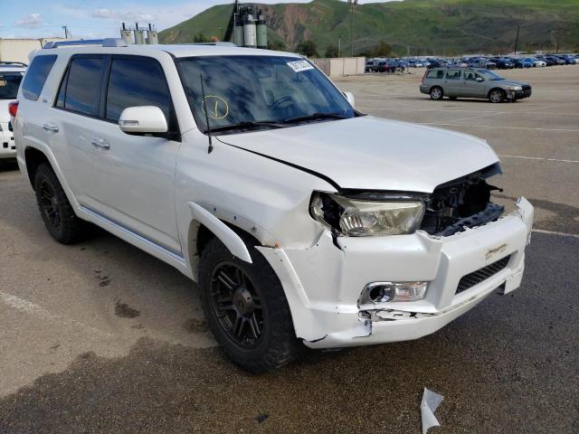 JTEZU5JR5D5056218 - 2013 TOYOTA 4RUNNER SR5 WHITE photo 4