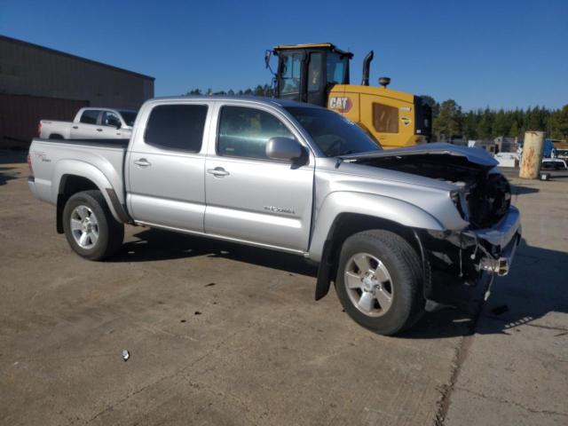 5TFJU4GN4BX005729 - 2011 TOYOTA TACOMA DOUBLE CAB PRERUNNER SILVER photo 4