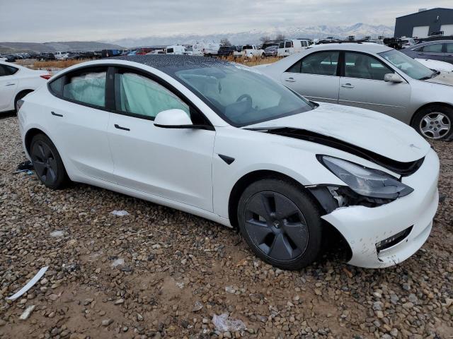 5YJ3E1EB6NF121719 - 2022 TESLA MODEL 3 WHITE photo 4