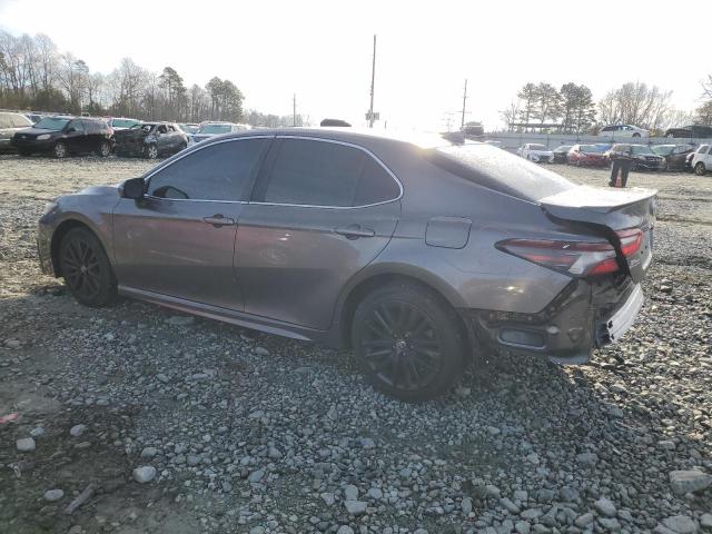 4T1G11AK5MU562908 - 2021 TOYOTA CAMRY SE GRAY photo 2