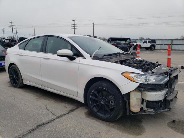 3FA6P0HD5KR251358 - 2019 FORD FUSION SE WHITE photo 4