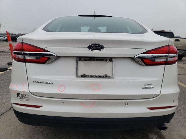 3FA6P0HD5KR251358 - 2019 FORD FUSION SE WHITE photo 6