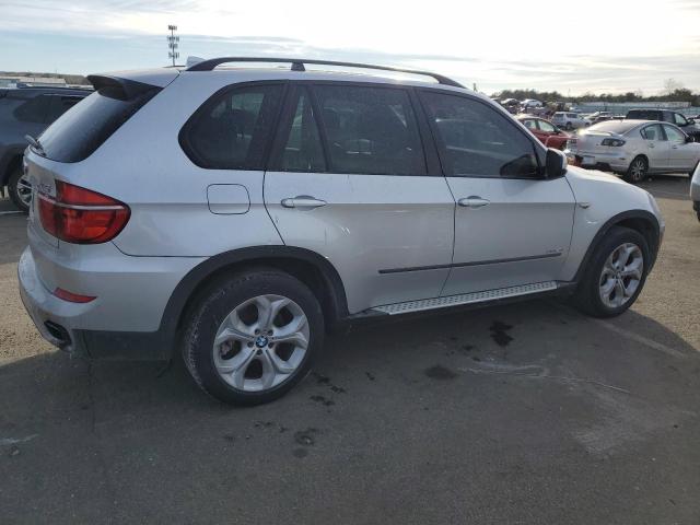 5UXZV8C54DL426582 - 2013 BMW X5 XDRIVE50I SILVER photo 3