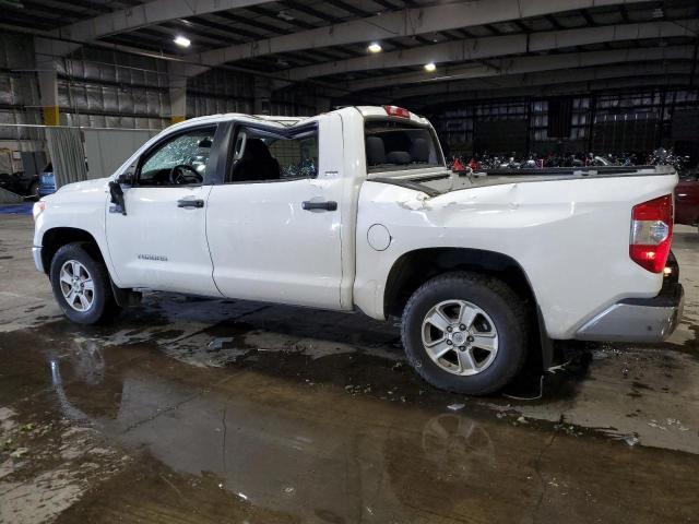 5TFDY5F1XHX659889 - 2017 TOYOTA TUNDRA CREWMAX SR5 WHITE photo 2