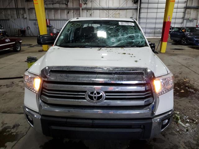 5TFDY5F1XHX659889 - 2017 TOYOTA TUNDRA CREWMAX SR5 WHITE photo 5