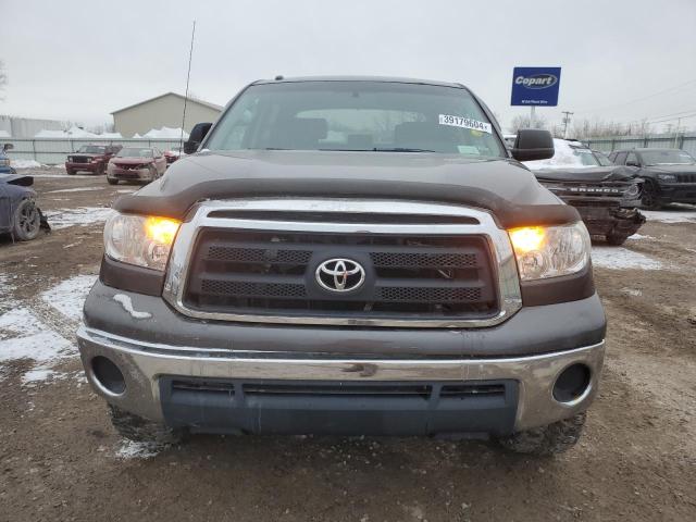 5TFDY5F11BX173348 - 2011 TOYOTA TUNDRA CREWMAX SR5 GRAY photo 5