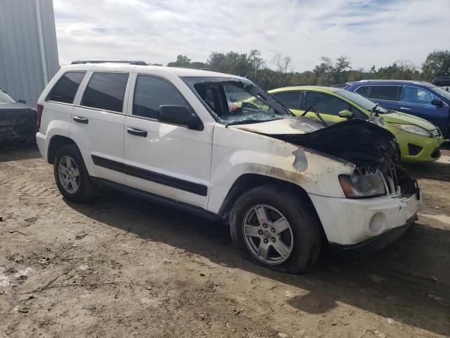 1J4GR48K35C662527 - 2005 JEEP GRAND CHER LAREDO WHITE photo 4