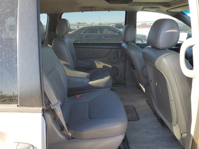 5TDBK22C57S000878 - 2007 TOYOTA SIENNA XLE GRAY photo 11