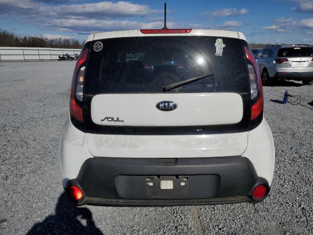 KNDJN2A29G7850065 - 2016 KIA SOUL WHITE photo 6