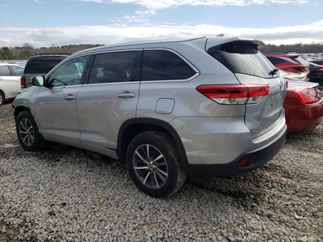 5TDKZRFH0JS258274 - 2018 TOYOTA HIGHLANDER SE SILVER photo 2