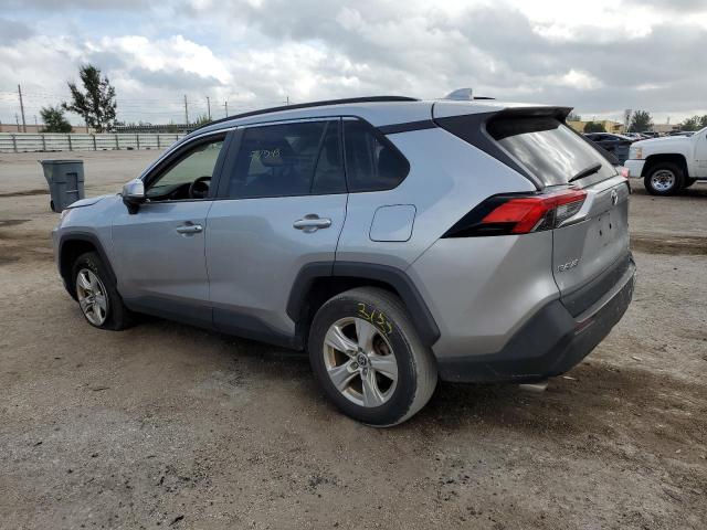 2T3W1RFV7MC110996 - 2021 TOYOTA RAV4 XLE GRAY photo 2