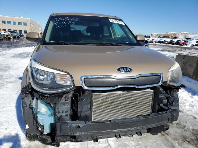 KNDJN2A24G7293632 - 2016 KIA SOUL BROWN photo 5