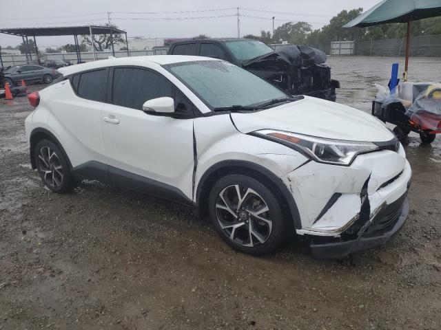 NMTKHMBX3JR017195 - 2018 TOYOTA C-HR XLE WHITE photo 4