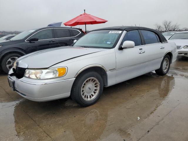 2001 LINCOLN TOWN CARTIER, 