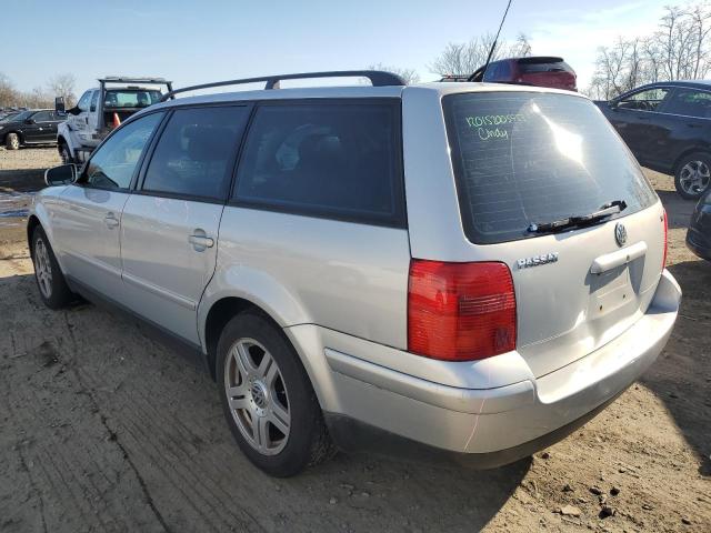 WVWVD23B0YE330285 - 2000 VOLKSWAGEN PASSAT GLX SILVER photo 2