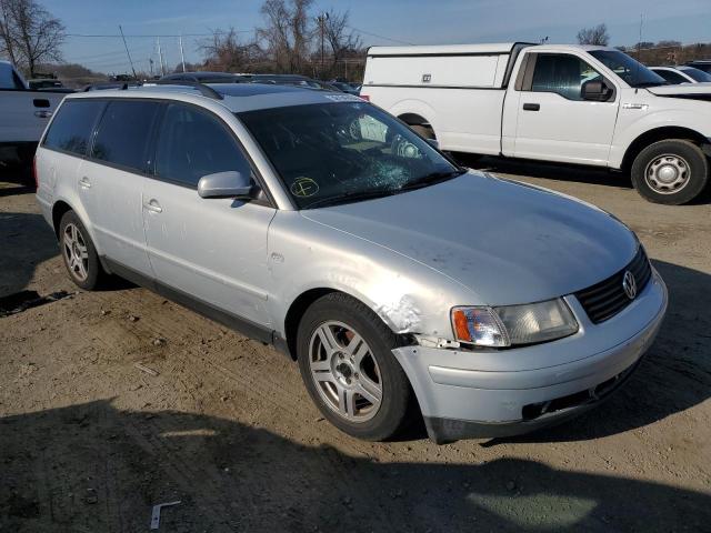 WVWVD23B0YE330285 - 2000 VOLKSWAGEN PASSAT GLX Gümüş foto 4