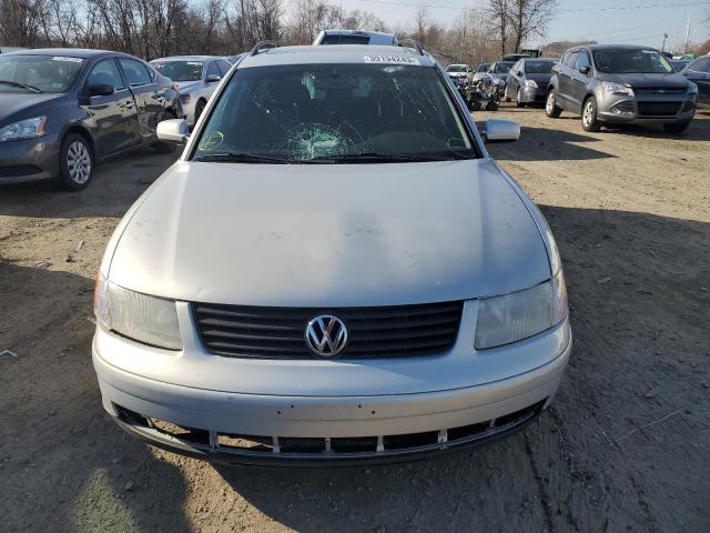 WVWVD23B0YE330285 - 2000 VOLKSWAGEN PASSAT GLX Gümüş foto 5