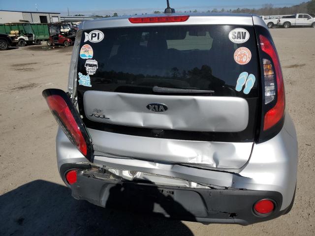 KNDJN2A24H7455700 - 2017 KIA SOUL GRAY photo 6