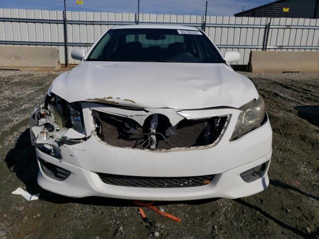 4T1BF3EK3BU687517 - 2011 TOYOTA CAMRY BASE WHITE photo 5