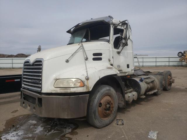 1M1AW02Y4GM055558 - 2016 MACK 600 CXU600 WHITE photo 2