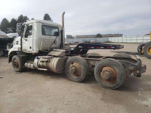 1M1AW02Y4GM055558 - 2016 MACK 600 CXU600 WHITE photo 3