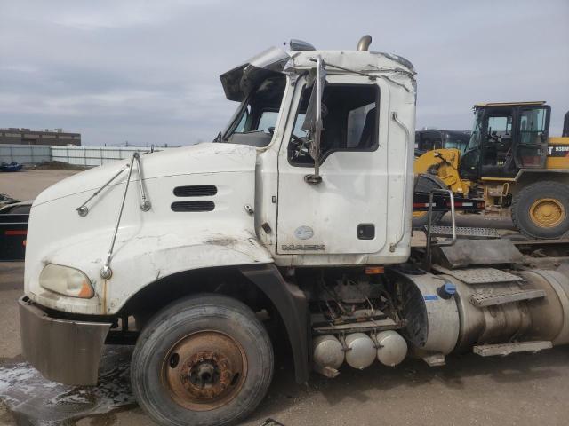 1M1AW02Y4GM055558 - 2016 MACK 600 CXU600 WHITE photo 9