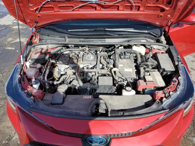 JTDEAMDE5MJ004657 - 2021 TOYOTA COROLLA LE RED photo 11