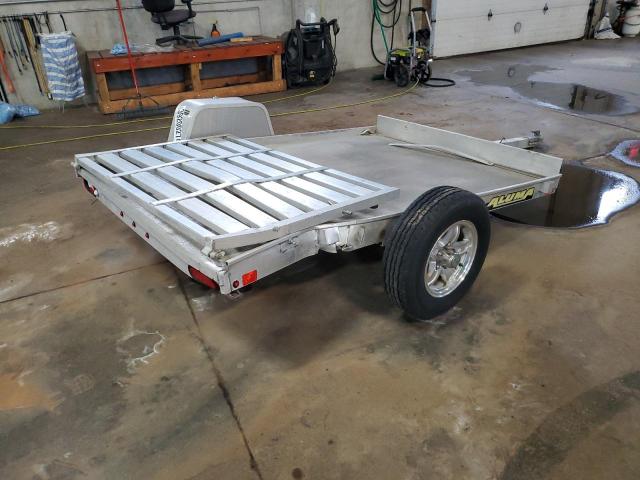 1YGUS0819JB164749 - 2018 ALUM TRAILER SILVER photo 4