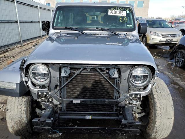 1C4HJXEG8JW124417 - 2018 JEEP WRANGLER U SAHARA GRAY photo 5