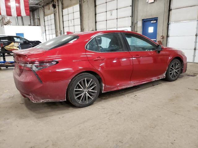 4T1G11AK8MU452242 - 2021 TOYOTA CAMRY SE RED photo 3