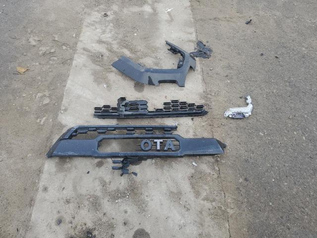 3TMAZ5CN9HM033666 - 2017 TOYOTA TACOMA DOUBLE CAB შავი ფოტო 12