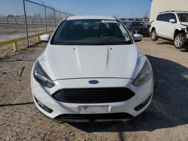 1FADP3F27JL204212 - 2018 FORD FOCUS SE WHITE photo 5