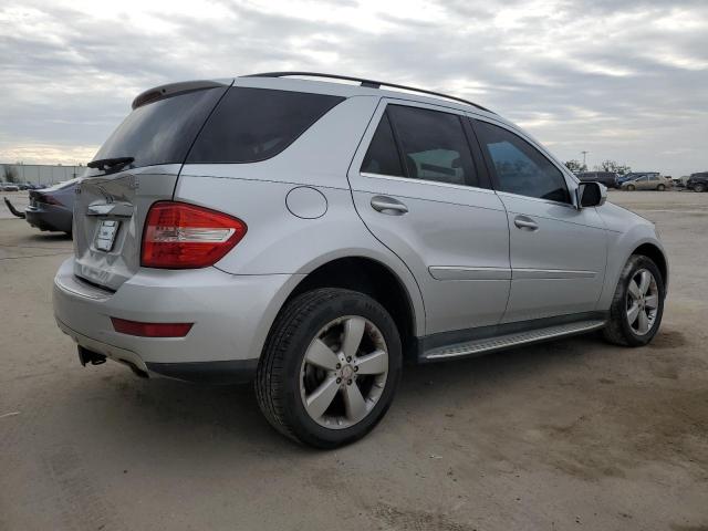 4JGBB8GB0AA594895 - 2010 MERCEDES-BENZ ML 350 4MATIC SILVER photo 3