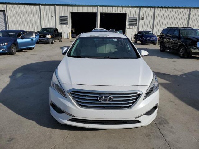 5NPE24AF9GH274174 - 2016 HYUNDAI SONATA SE WHITE photo 5