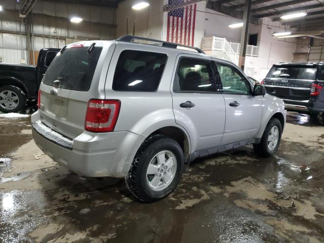 1FMCU0D74CKA28154 - 2012 FORD ESCAPE XLT SILVER photo 3