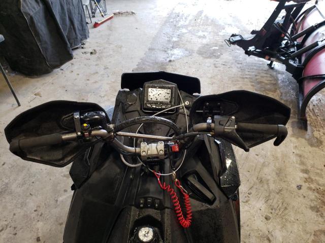 SN1EFT8R8LC707906 - 2020 POLARIS SNOWMOBILE BLACK photo 5