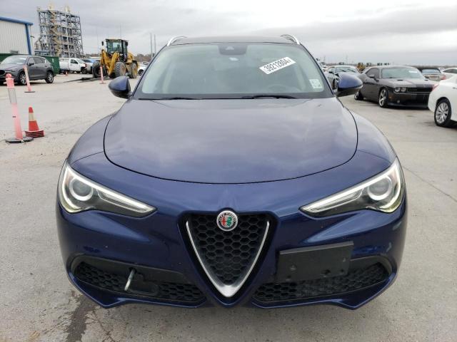 ZASFAKANXJ7B77054 - 2018 ALFA ROMEO STELVIO BLUE photo 5