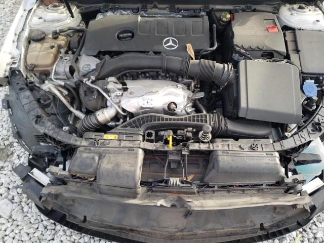 W1K3G4EB7LW043655 - 2020 MERCEDES-BENZ A 220 WHITE photo 11