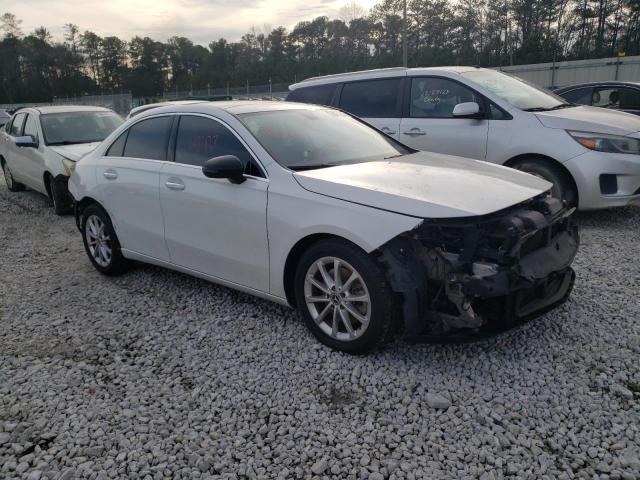 W1K3G4EB7LW043655 - 2020 MERCEDES-BENZ A 220 WHITE photo 4