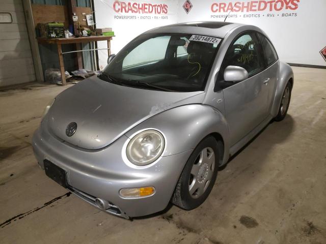 3VWDD21CXYM461433 - 2000 VOLKSWAGEN NEW BEETLE GLX 银色 照片 2