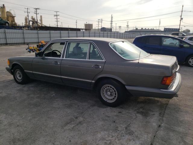 WDBCA37D6FA189212 - 1985 MERCEDES-BENZ 500 SEL GRAY photo 2