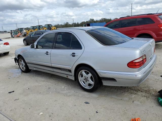 WDBJF65J2YB089608 - 2000 MERCEDES-BENZ E 320 GRAY photo 2