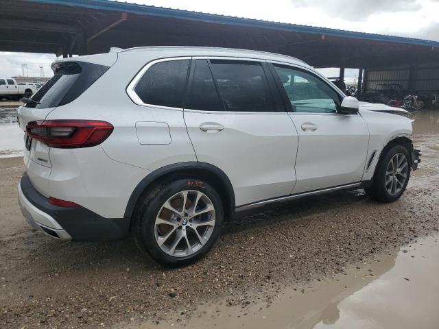 5UXCR6C52KLL52137 - 2019 BMW X5 XDRIVE40I WHITE photo 3