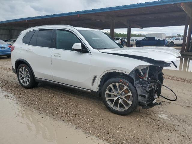 5UXCR6C52KLL52137 - 2019 BMW X5 XDRIVE40I WHITE photo 4