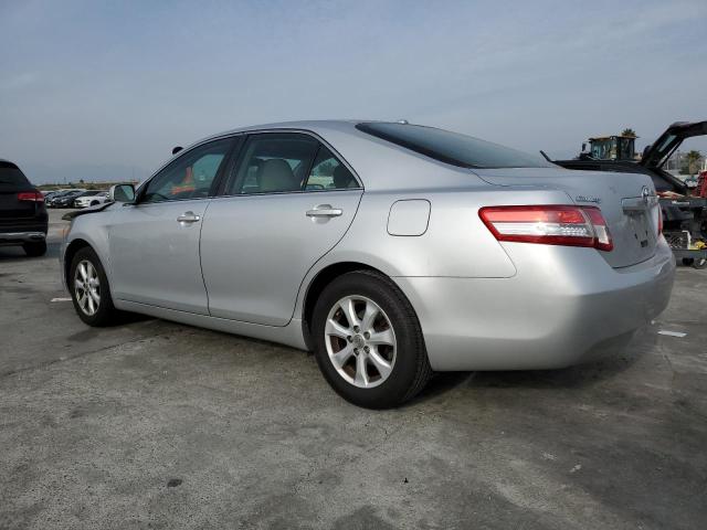 4T1BF3EK1BU603212 - 2011 TOYOTA CAMRY BASE SILVER photo 2