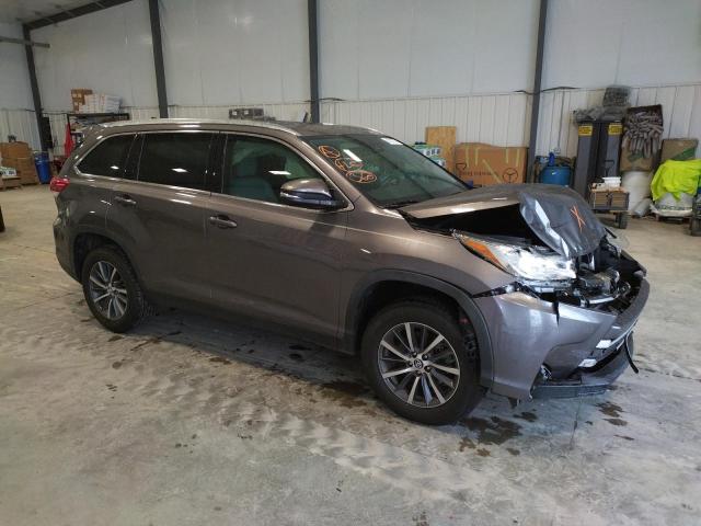 5TDKZRFH5KS350370 - 2019 TOYOTA HIGHLANDER SE GRAY photo 4