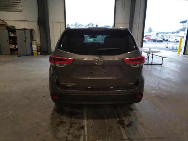 5TDKZRFH5KS350370 - 2019 TOYOTA HIGHLANDER SE GRAY photo 6