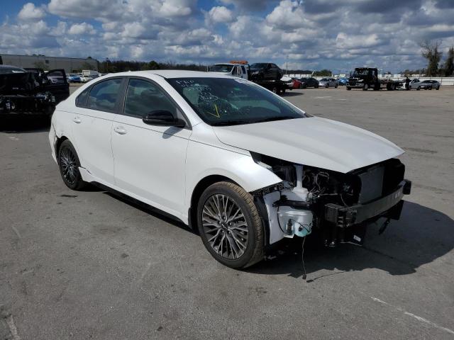 3KPF54AD8NE469744 - 2022 KIA FORTE GT LINE WHITE photo 4